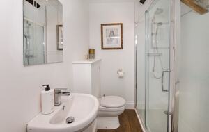 Graceful Georgian Farmhouse Overlooking the Village Green - Askham Richard, York, United Kingdom