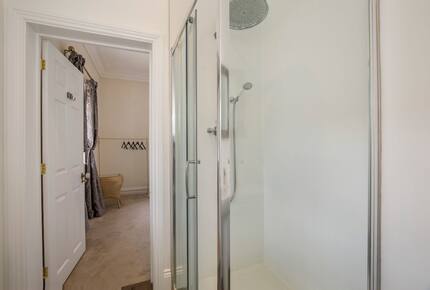 Graceful Georgian Farmhouse Overlooking the Village Green - Askham Richard, York, United Kingdom