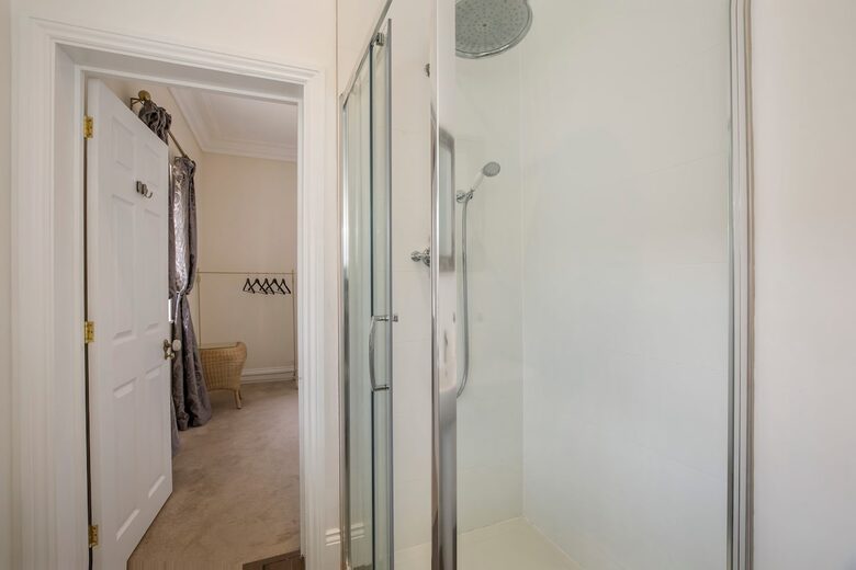 Graceful Georgian Farmhouse Overlooking the Village Green - Askham Richard, York, United Kingdom