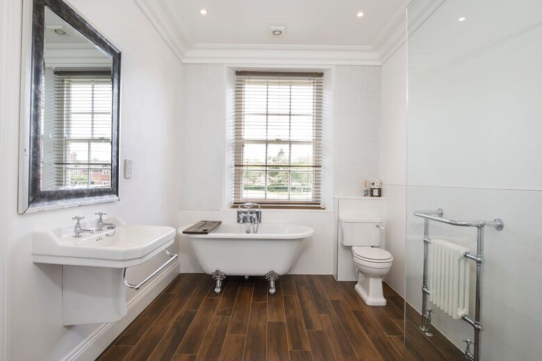 Graceful Georgian Farmhouse Overlooking the Village Green - Askham Richard, York, United Kingdom