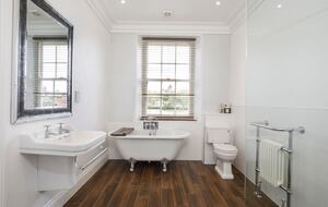 Graceful Georgian Farmhouse Overlooking the Village Green - Askham Richard, York, United Kingdom