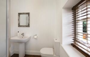 Graceful Georgian Farmhouse Overlooking the Village Green - Askham Richard, York, United Kingdom