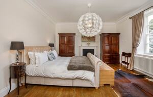 Graceful Georgian Farmhouse Overlooking the Village Green - Askham Richard, York, United Kingdom