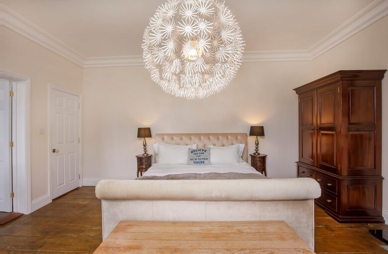 Graceful Georgian Farmhouse Overlooking the Village Green - Askham Richard, York, United Kingdom