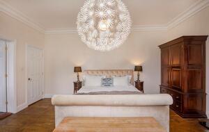 Graceful Georgian Farmhouse Overlooking the Village Green - Askham Richard, York, United Kingdom