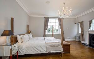 Graceful Georgian Farmhouse Overlooking the Village Green - Askham Richard, York, United Kingdom