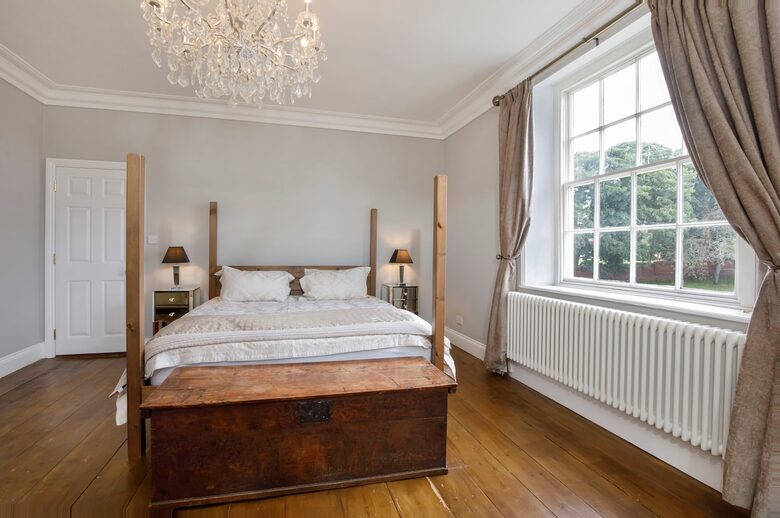 Graceful Georgian Farmhouse Overlooking the Village Green - Askham Richard, York, United Kingdom