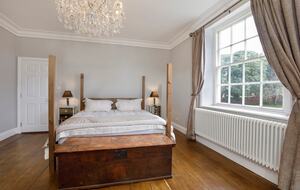 Graceful Georgian Farmhouse Overlooking the Village Green - Askham Richard, York, United Kingdom