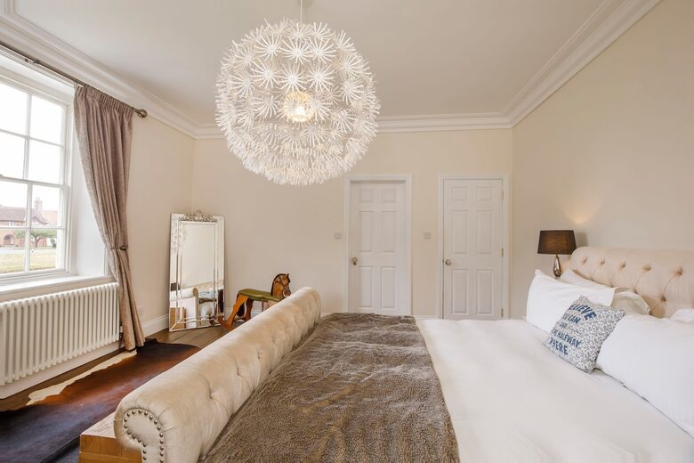 Graceful Georgian Farmhouse Overlooking the Village Green - Askham Richard, York, United Kingdom