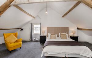 Graceful Georgian Farmhouse Overlooking the Village Green - Askham Richard, York, United Kingdom