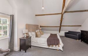 Graceful Georgian Farmhouse Overlooking the Village Green - Askham Richard, York, United Kingdom