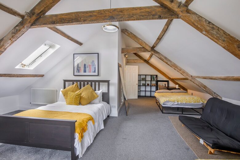 Graceful Georgian Farmhouse Overlooking the Village Green - Askham Richard, York, United Kingdom