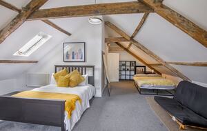 Graceful Georgian Farmhouse Overlooking the Village Green - Askham Richard, York, United Kingdom