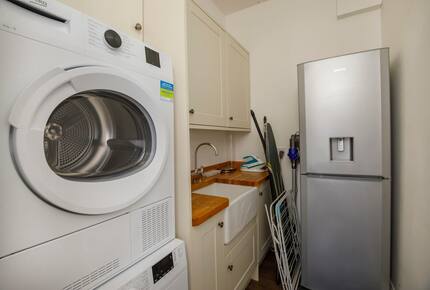 Graceful Georgian Farmhouse Overlooking the Village Green - Askham Richard, York, United Kingdom