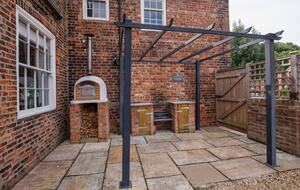Graceful Georgian Farmhouse Overlooking the Village Green - Askham Richard, York, United Kingdom