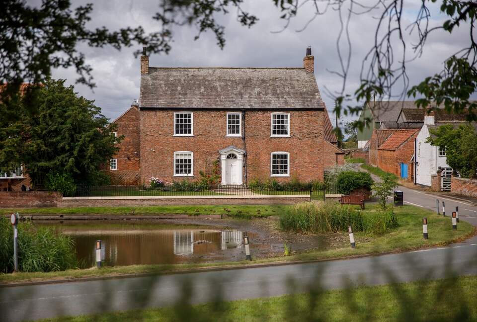 Graceful Georgian Farmhouse Overlooking the Village Green - Askham Richard, York, United Kingdom