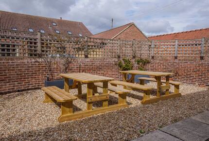Graceful Georgian Farmhouse Overlooking the Village Green - Askham Richard, York, United Kingdom