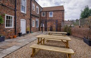 Graceful Georgian Farmhouse Overlooking the Village Green - Askham Richard, York, United Kingdom
