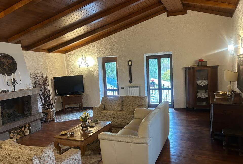 A Refined Country Estate in Umbria - Trevi, Italy