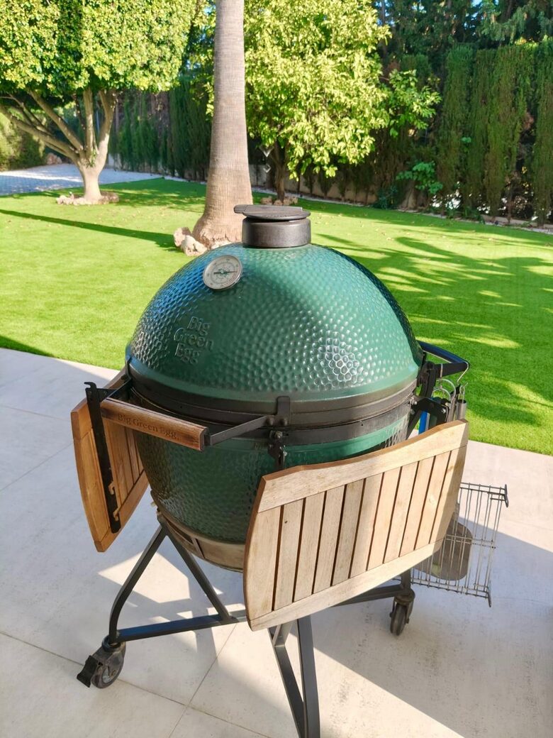 Refined Marbella Villa with Pool & Lush Gardens - Marbella, Spain