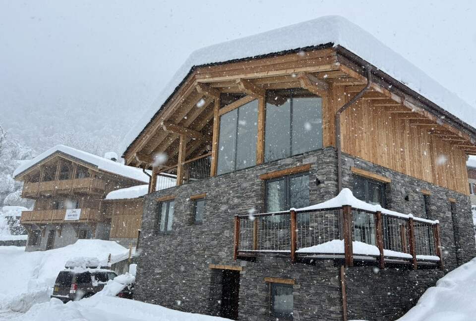 Refined Alpine Chalet with Panoramic Mountain Views - Villaroger, France