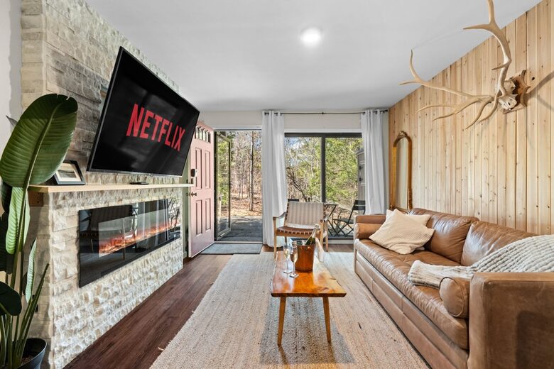 Elegant Mountainside Escape with Direct Hunter Mountain Access - Lanesville, New York