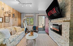 Catskills Ski-In/Ski-Out Retreat - Lanesville, New York