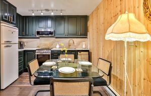 Catskills Ski-In/Ski-Out Retreat - Lanesville, New York