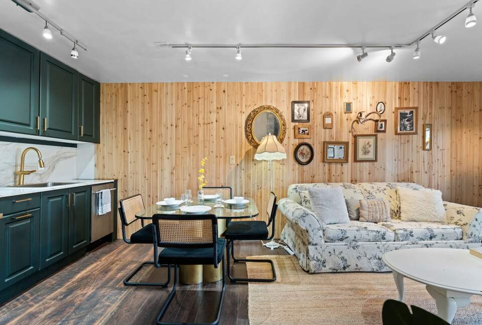 Catskills Ski-In/Ski-Out Retreat - Lanesville, New York