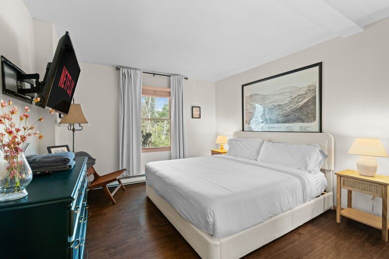 Catskills Ski-In/Ski-Out Retreat - Lanesville, New York