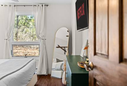 Elegant Mountainside Escape with Direct Hunter Mountain Access - Lanesville, New York