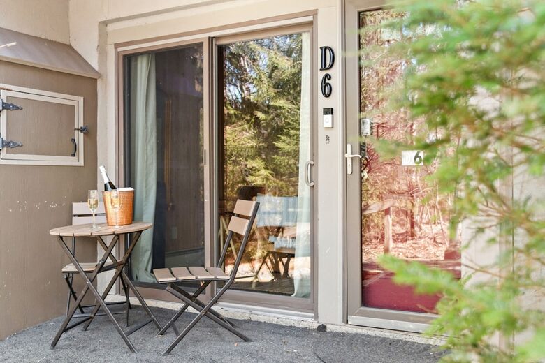 Elegant Mountainside Escape with Direct Hunter Mountain Access - Lanesville, New York