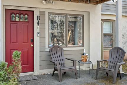 Catskills Ski-In/Ski-Out Retreat - Lanesville, New York