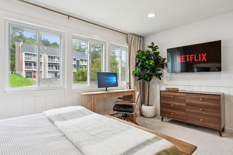 Refined Catskills Retreat with Sauna and Scenic Views | Scribners Catskills Lounge - Tannersville, New York