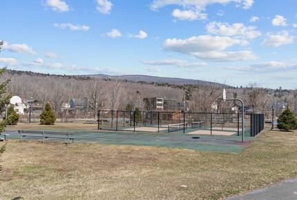 Elegant Mountainside Escape with Direct Hunter Mountain Access - Lanesville, New York