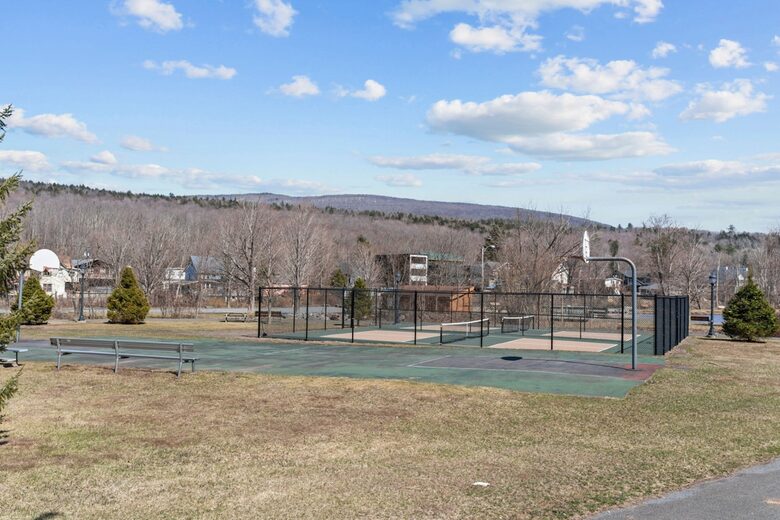 Elegant Mountainside Escape with Direct Hunter Mountain Access - Lanesville, New York