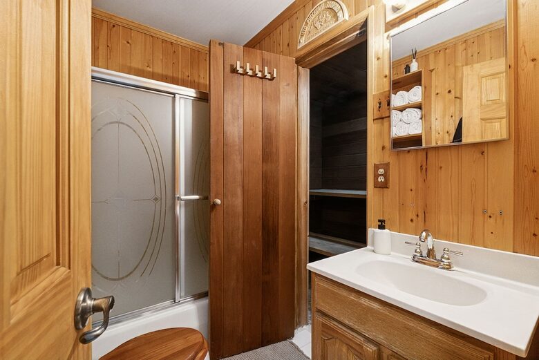 Refined Catskills Retreat with Sauna and Scenic Views | Scribners Catskills Lounge - Tannersville, New York