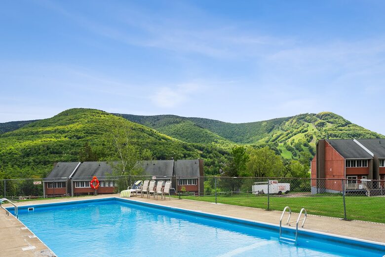 Refined Catskills Retreat with Sauna and Scenic Views | Scribners Catskills Lounge - Tannersville, New York