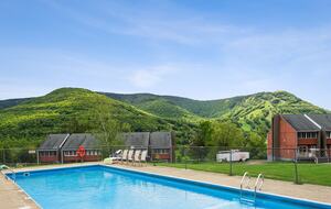 Refined Catskills Retreat with Sauna and Scenic Views | Scribners Catskills Lounge - Tannersville, New York