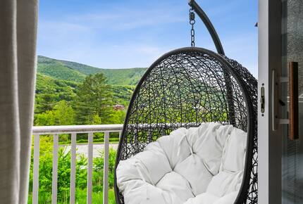 Refined Catskills Retreat with Sauna and Scenic Views | Scribners Catskills Lounge - Tannersville, New York