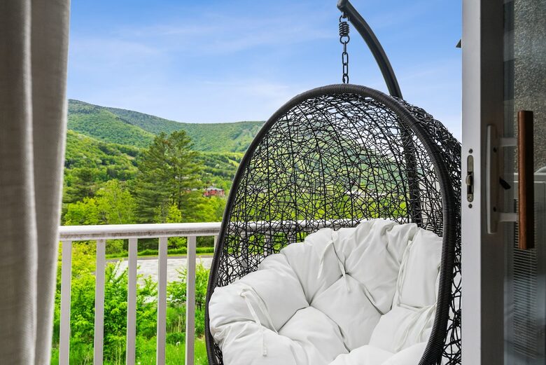 Refined Catskills Retreat with Sauna and Scenic Views | Scribners Catskills Lounge - Tannersville, New York