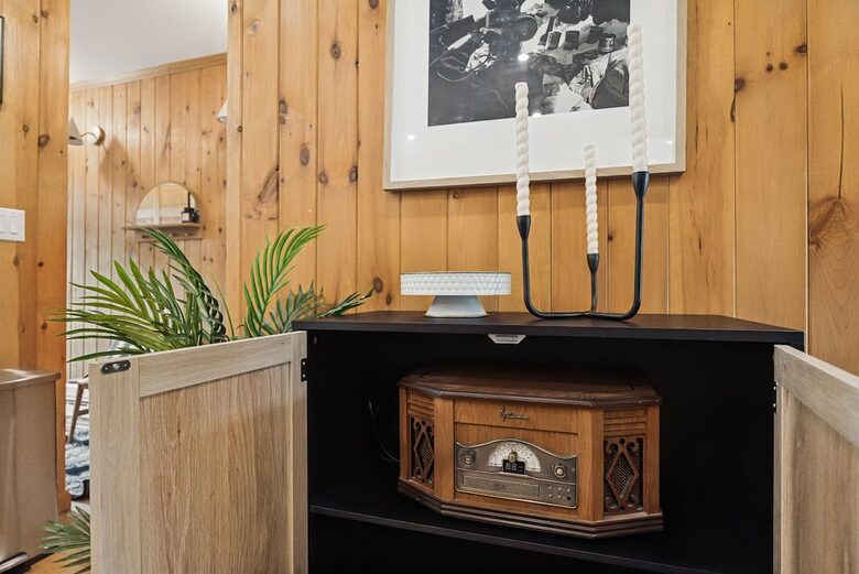 Refined Catskills Retreat with Sauna and Scenic Views | Scribners Catskills Lounge - Tannersville, New York