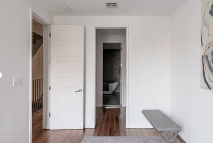 Stylish Brownstone Retreat in the Heart of Historic Brooklyn - Brooklyn, New York