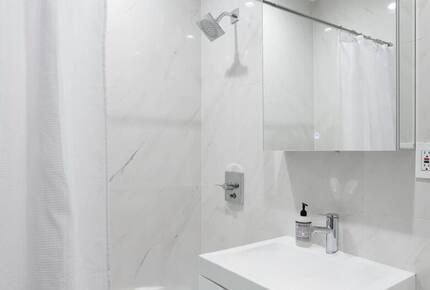 Stylish Brownstone Retreat in the Heart of Historic Brooklyn - Brooklyn, New York