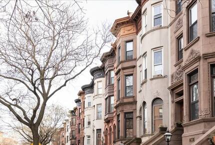 Stylish Brownstone Retreat in the Heart of Historic Brooklyn - Brooklyn, New York
