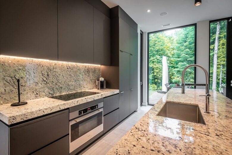 Contemporary Forest Escape Near Mont-Tremblant - Les Laurentides, Canada