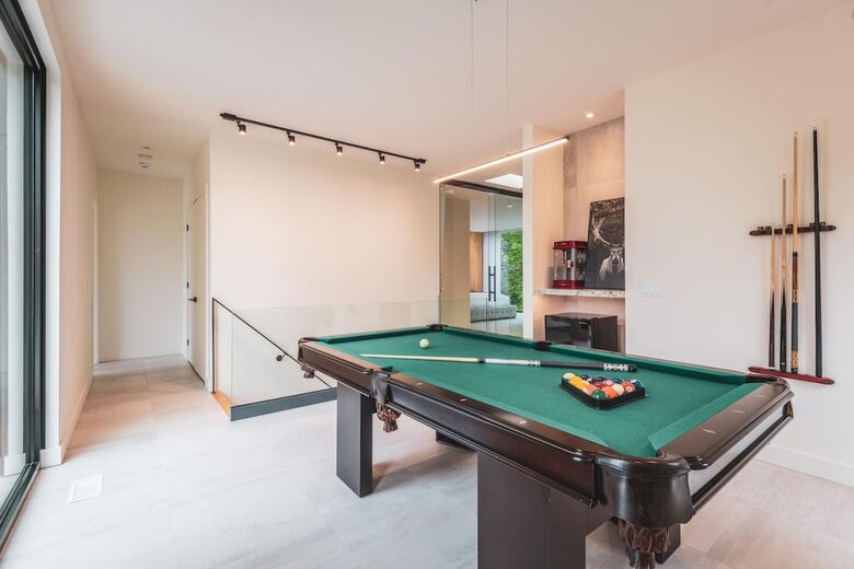 Contemporary Forest Escape Near Mont-Tremblant - Les Laurentides, Canada