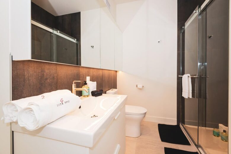 Contemporary Forest Escape Near Mont-Tremblant - Les Laurentides, Canada