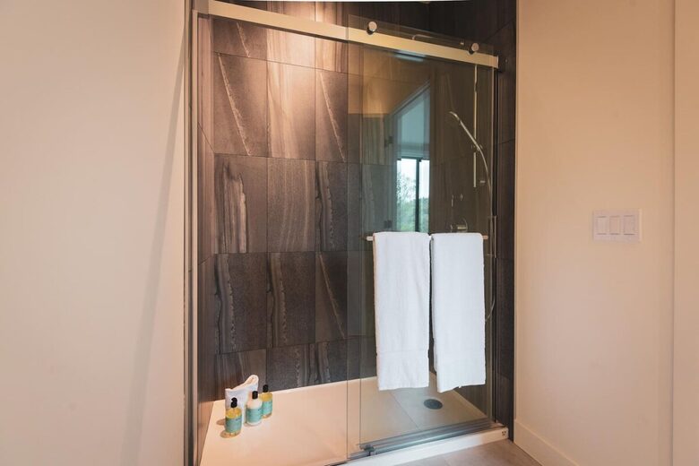 Contemporary Forest Escape Near Mont-Tremblant - Les Laurentides, Canada