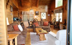 Scenic Georgia Cabin Minutes From Downtown Blue Ridge - Blue Ridge, Georgia